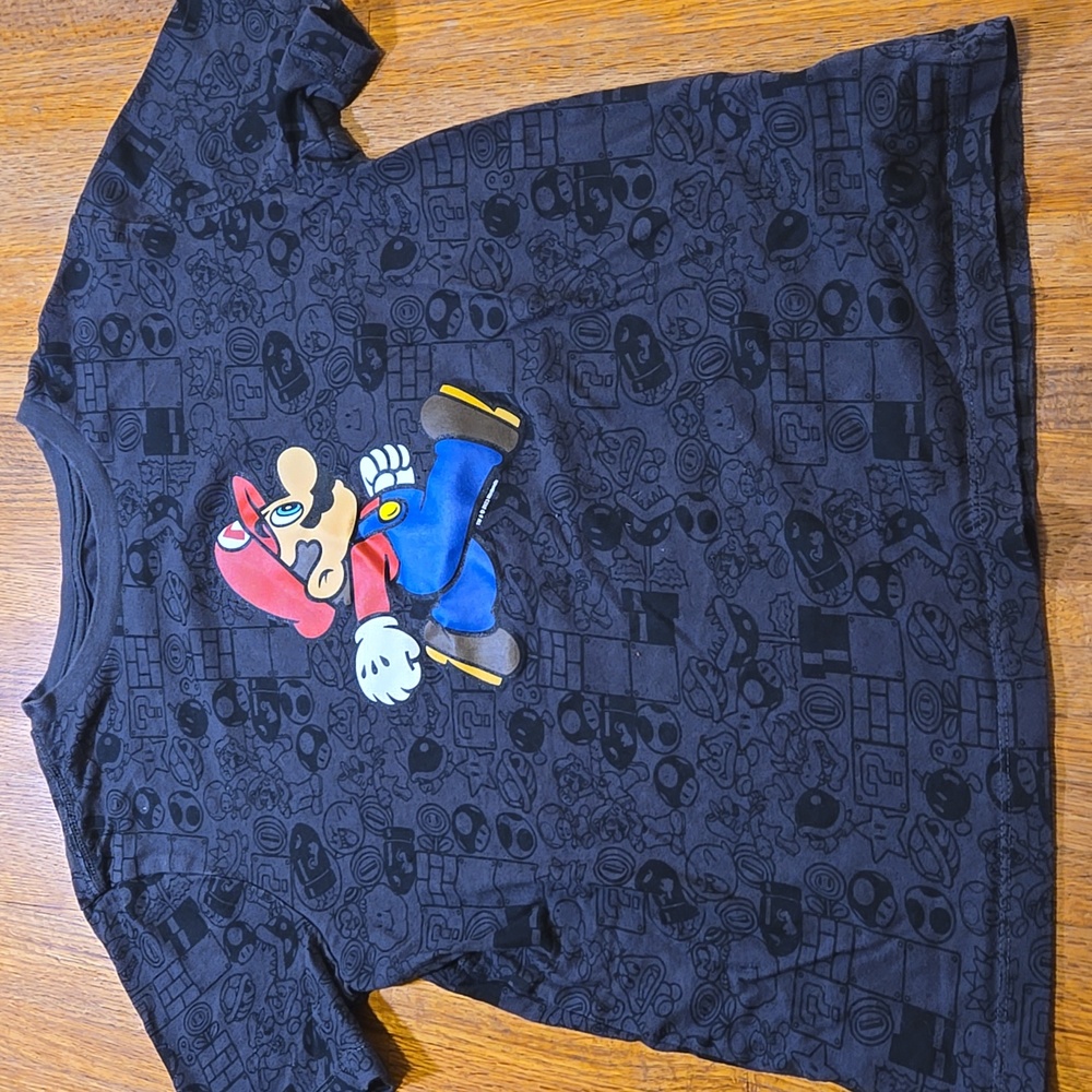 Old Navy Boy Large (10/12) Gray Nintendo Super Mario Graphic Short‎ Sleeve Short
